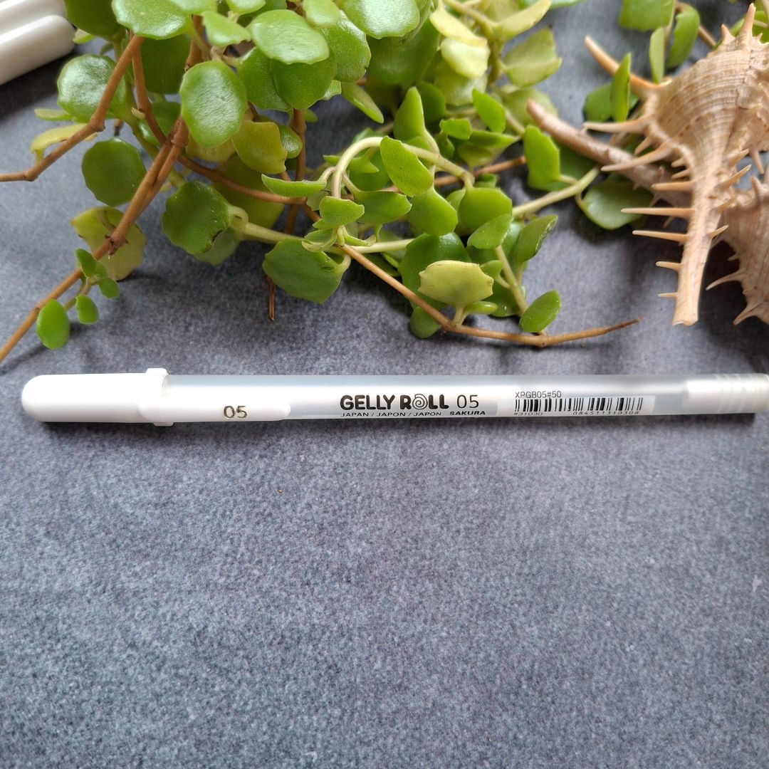 Gellyroll-05-white-pen-tangle-supplies-zentangle-sandhyamannestudio-ecr-chennai.jpg